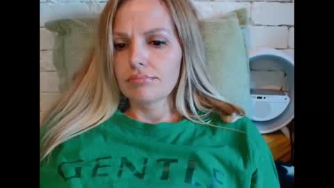 Snapshot of angel_girllovemy chatting on November 2, 10:06 am ANGEL online show from November 2, 10:06 am