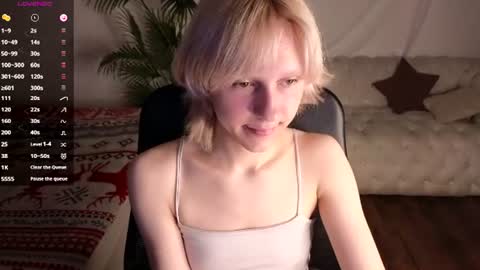 Snapshot of angel_kittie chatting on July 19, 12:31 pm angel online show from July 19, 12:31 pm