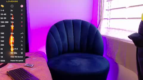 angel_kyrozz online show from July 26, 7:10 pm