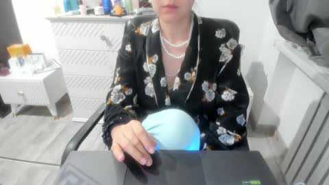 angel_lee__ online show from January 5, 4:27 pm