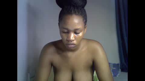 Snapshot of angel_mia5 chatting on June 10, 9:30 am angel_mia5 online show from June 10, 9:30 am
