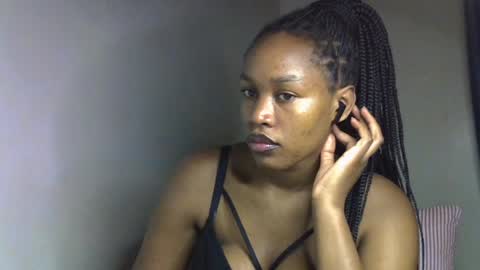 Snapshot of angel_mia5 chatting on June 14, 2:24 am angel_mia5 online show from June 14, 2:24 am