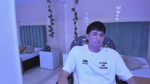 Snapshot of angel_of_sinn chatting on April 9, 5:40 am angel_of_sinn online show from April 9, 5:40 am