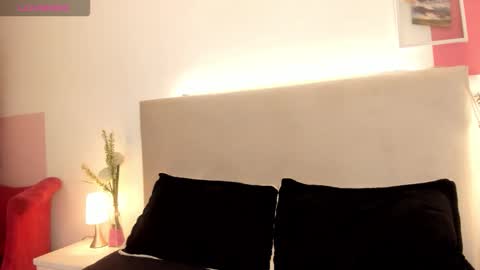 angel_velvet_ online show from December 5, 12:03 pm