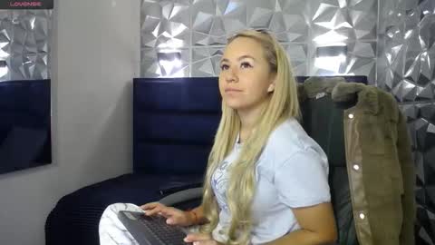 Angel online show from December 18, 12:11 pm