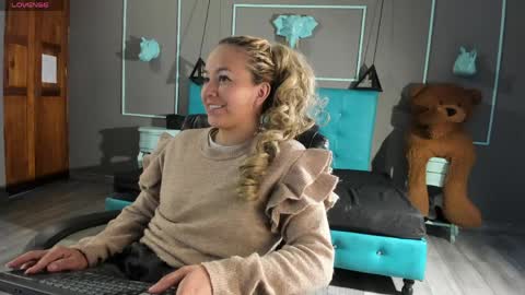 Angel online show from April 10, 11:37 am