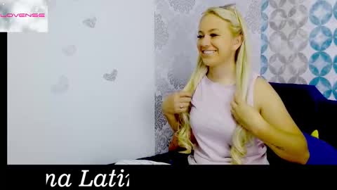 Snapshot of angel_white26 chatting on February 10, 12:20 pm Angel online show from February 10, 12:20 pm