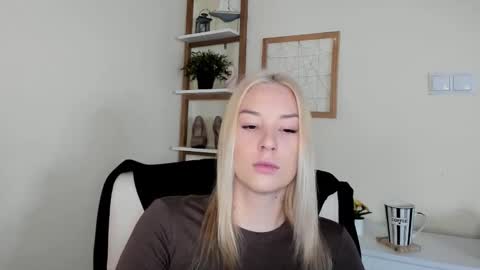 Angela online show from February 6, 7:02 am