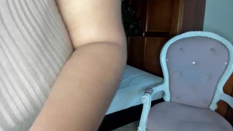 Snapshot of angela_boobies chatting on October 25, 7:30 pm angela_boobies online show from October 25, 7:30 pm