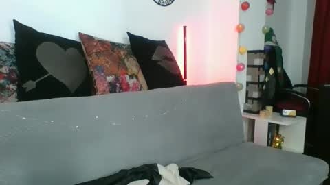 Snapshot of angela_mis chatting on December 5, 5:48 am Angela online show from December 5, 5:48 am