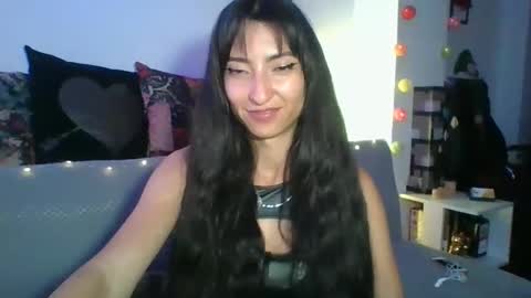 Snapshot of angela_mis chatting on December 6, 4:25 am Angela online show from December 6, 4:25 am