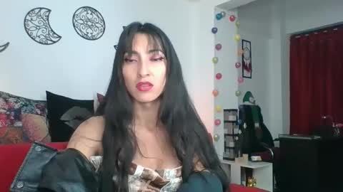 Snapshot of angela_mis chatting on December 11, 5:00 am Angela online show from December 11, 5:00 am