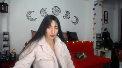 Snapshot of angela_mis chatting on December 14, 10:39 pm Angela online show from December 14, 10:39 pm
