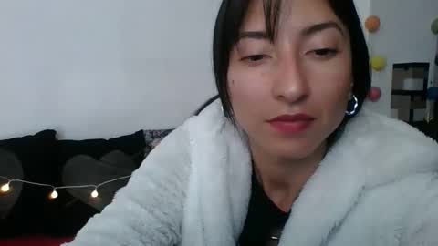 Snapshot of angela_mis chatting on December 26, 2:22 am Angela online show from December 26, 2:22 am