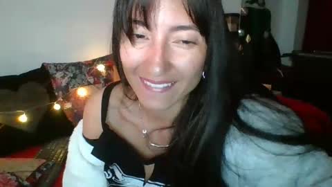 Snapshot of angela_mis chatting on December 26, 5:26 am Angela online show from December 26, 5:26 am