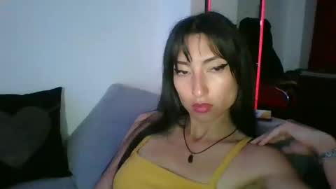 Snapshot of angela_mis chatting on February 20, 3:01 am Angela online show from February 20, 3:01 am