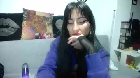 Snapshot of angela_mis chatting on March 6, 5:03 am Angela online show from March 6, 5:03 am