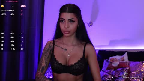 Snapshot of angela_myst chatting on November 10, 1:21 pm Angela online show from November 10, 1:21 pm