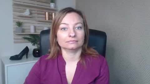 Snapshot of angela_samt chatting on September 30, 5:45 am Angela online show from September 30, 5:45 am