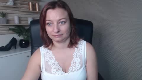 Snapshot of angela_samt chatting on October 6, 5:27 am Angela online show from October 6, 5:27 am