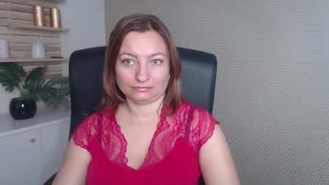 Snapshot of angela_samt chatting on October 14, 5:30 am Angela online show from October 14, 5:30 am