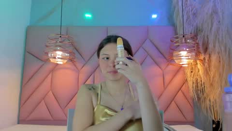Snapshot of angelaa_cute chatting on December 4, 12:03 pm ANGELA online show from December 4, 12:03 pm