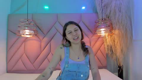 Snapshot of angelaa_cute chatting on December 8, 12:41 pm ANGELA online show from December 8, 12:41 pm