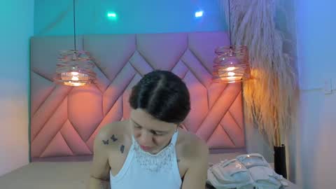 Snapshot of angelaa_cute chatting on December 27, 11:50 am ANGELA online show from December 27, 11:50 am