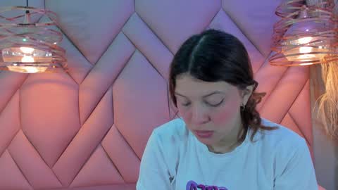 Snapshot of angelaa_cute chatting on January 25, 12:05 pm ANGELA online show from January 25, 12:05 pm