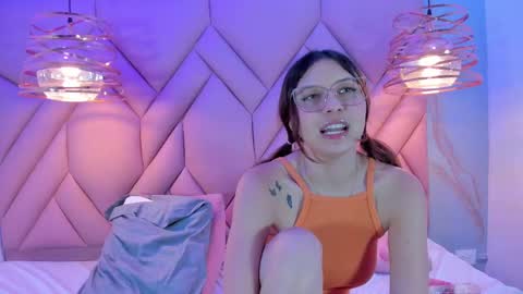 Snapshot of angelaa_cute chatting on March 12, 3:18 pm ANGELA online show from March 12, 3:18 pm