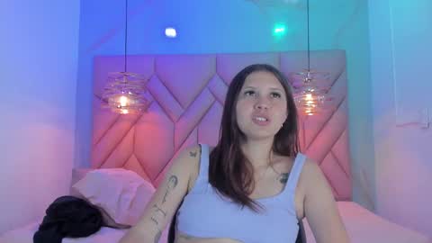 Snapshot of angelaa_cute chatting on June 22, 12:02 pm ANGELA online show from June 22, 12:02 pm