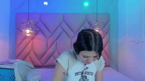 Snapshot of angelaa_cute chatting on June 23, 12:03 pm ANGELA online show from June 23, 12:03 pm