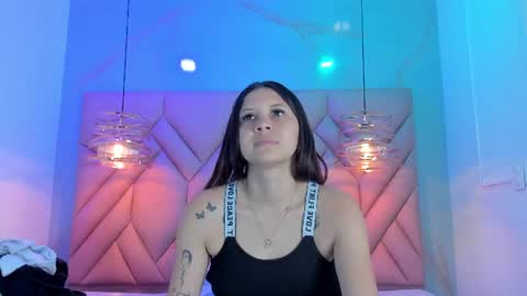 Snapshot of angelaa_cute chatting on June 25, 11:59 am ANGELA online show from June 25, 11:59 am