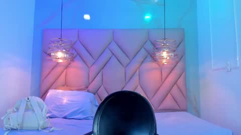 Snapshot of angelaa_cute chatting on June 27, 12:10 pm ANGELA online show from June 27, 12:10 pm