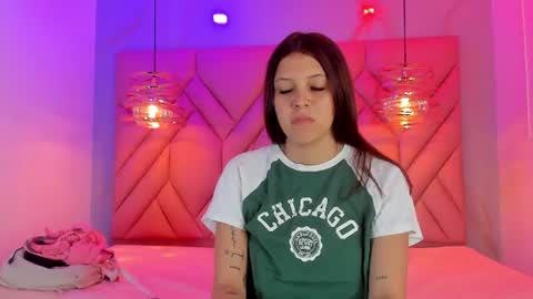 Snapshot of angelaa_cute chatting on July 16, 12:00 pm ANGELA online show from July 16, 12:00 pm
