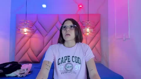 Snapshot of angelaa_cute chatting on July 18, 11:58 am ANGELA online show from July 18, 11:58 am