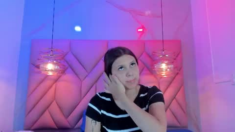 Snapshot of angelaa_cute chatting on July 25, 12:03 pm ANGELA online show from July 25, 12:03 pm
