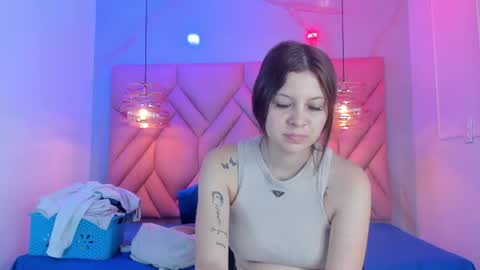 Snapshot of angelaa_cute chatting on July 29, 12:03 pm ANGELA online show from July 29, 12:03 pm