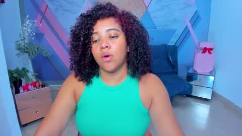 Snapshot of angelacoffee chatting on January 19, 9:33 am Angela online show from January 19, 9:33 am