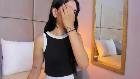 angelag_ online show from November 26, 8:43 pm