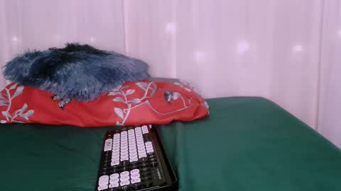 Snapshot of angelainparis28 chatting on December 18, 5:57 am ANGELA online show from December 18, 5:57 am