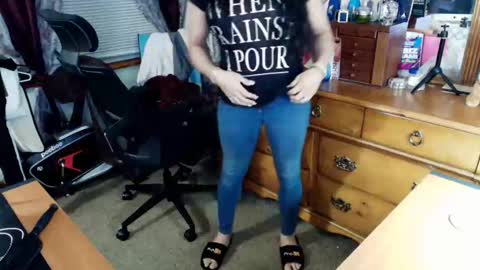 Angela Longcock online show from April 29, 3:10 am