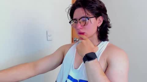 Snapshot of angelbennet_ chatting on November 16, 6:13 pm Angel Bennet online show from November 16, 6:13 pm