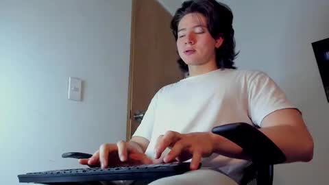 Snapshot of angelbennet_ chatting on December 2, 11:00 pm Angel Bennet online show from December 2, 11:00 pm