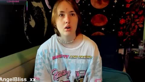 Angel online show from December 3, 5:33 pm