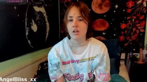 Angel online show from December 4, 3:32 pm