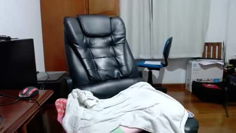 Snapshot of angelbuttslut chatting on April 3, 8:45 am angelbuttslut online show from April 3, 8:45 am