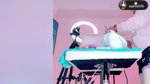 angel online show from February 5, 8:19 am