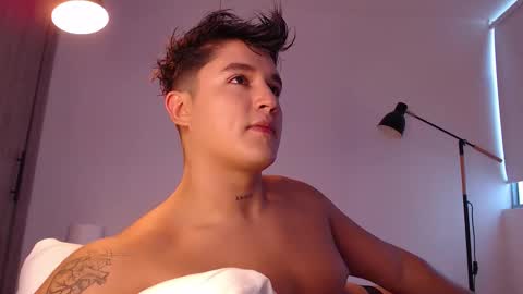 Snapshot of angelcossio chatting on October 29, 8:43 pm Angel online show from October 29, 8:43 pm