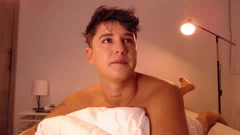 Snapshot of angelcossio chatting on November 22, 12:53 am Angel online show from November 22, 12:53 am